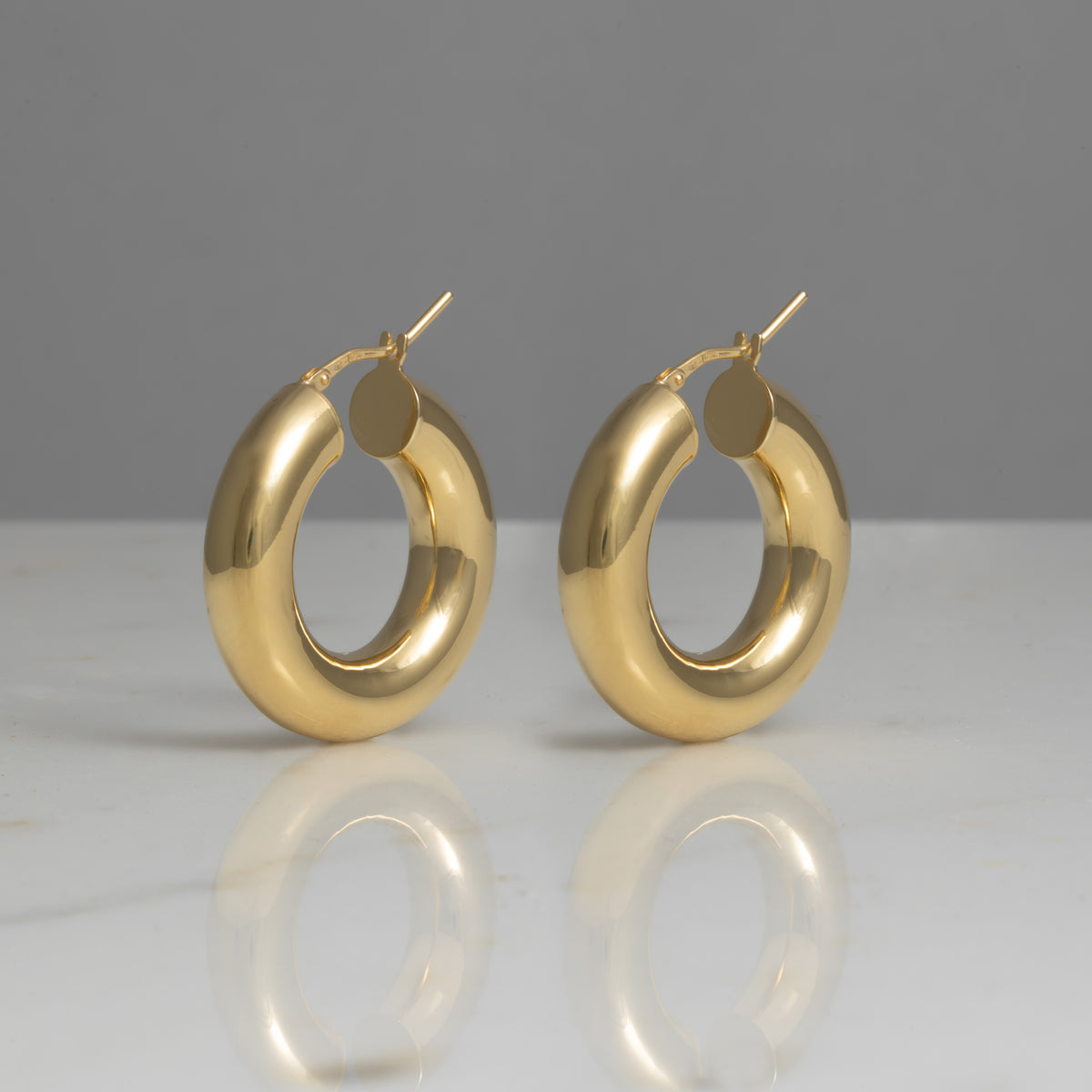 Large 18kt gold-plated Lily earrings